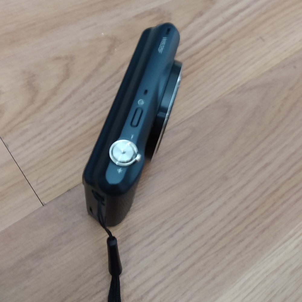 Camera with Accessories - Picture 8 of 11
